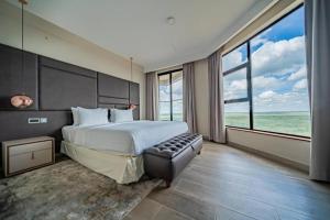 Deluxe Apartment at Curve By The Park by Karibu Stays