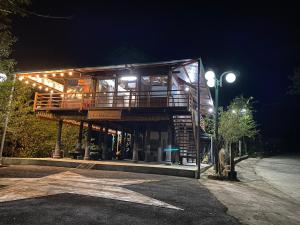 Nest hill retreat