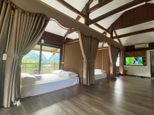 Nest hill retreat