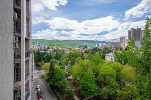 1-Bedroom Apartment with View - Balcony - 5 Min to Delisi Metro- Self Check-In
