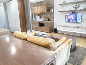 S39- 1 Bedroom Downtown Apt with Balcony and Pool
