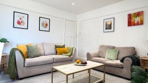 Quiet Cambridge 2-Bed near Girton, Parking, Workspace, Long Stays