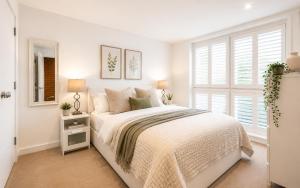 Bell House Wimbledon Stylish 3BR Home with Parking