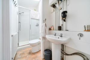 Charming Lincoln Cottage Family & Pet-Friendly