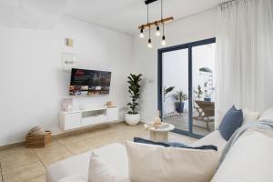 Helia Holiday Home by Nomads