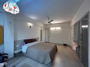 lovely cozy room in koregaonpark kp3