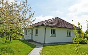Ferienhaus mit Sauna u Terrasse im Zentrum von Rügen