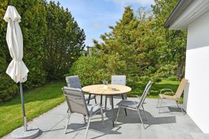 Ferienhaus mit Sauna u Terrasse im Zentrum von Rügen