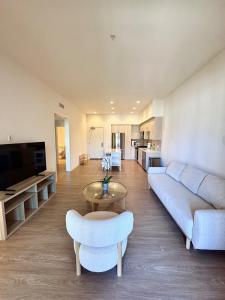 Peaceful 1BR Retreat with Courtyard View in Irvine