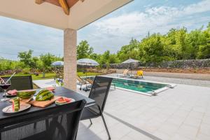 Villa Fortuna - Private Pool and Garden Retreat