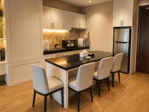 Spacious Modern 2BR Vasaka Reiz Condo City Center