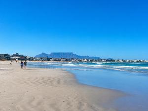 Beach Road Coastal Suite - Melkbos Beach & Restaurants Walkable