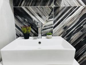 Minimal Vintage Apartment, Delta Hospitality