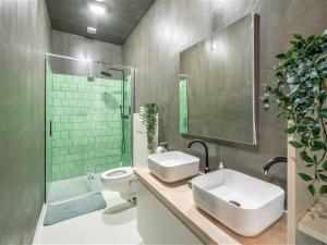Antwerp Central 1BR 7P Apartment