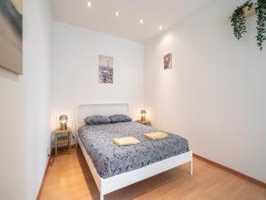 Lively City Getaway for 10 Near Meir