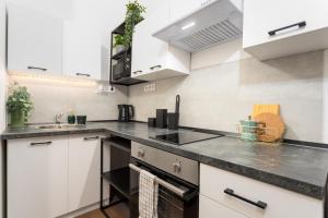 Green Goblin Apartments with FREE PRIVATE PARKING