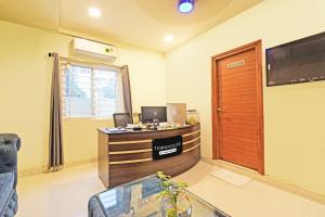 Super Townhouse Kondapur Near Botanical Garden Formerly RRR Inn