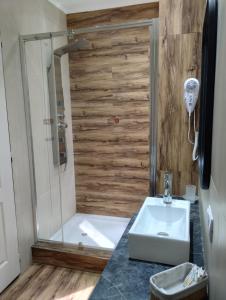 Verdeculturadelta Cabaña En Delta Tigre, Isla Muy Cerca Del Continente Con Pileta Y Playa Humeda , pet Friendly