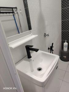 ZIRA STAY PENARIK - Ziyad Room