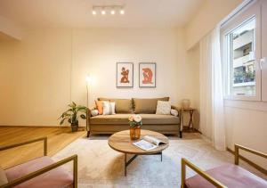 Elegant Apartment Steps from the Acropolis