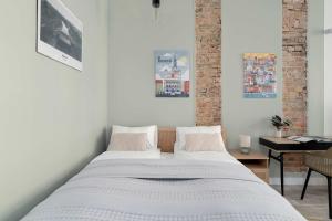 Modern Pet-Friendly Apartment with Desk in Old Town by Noclegi Renters