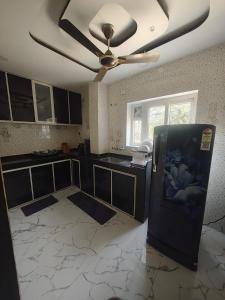 Premium 3BHK Family Apartment with Parking and Fast Wifi