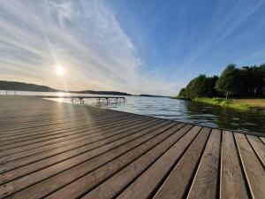Leśne SPA Borsk Domki z Basenem, Sauną i Balią na Kaszubach nad Jeziorem Wdzydzkim