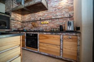 Ülase Riverside Lodge, Rural Retreat for 20 Guests, Private Smoke Sauna Available, Estonia