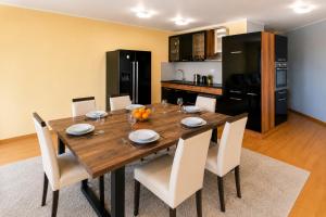 Krimovica Sunset Spacious Apartment with Sea View and Pool