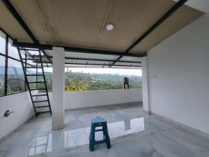 Sanmuga Glass House
