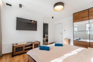Black Swan Luxury Villa Protaras