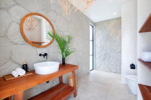 Villa Senja seminyak Rooftop Jacuzi and Butler