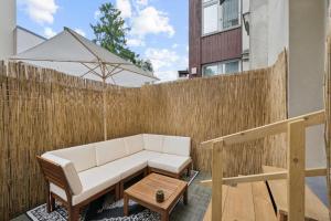 Gemütliches Apartment - hochwertiges Boxspringbett, privater Parkplatz, Terrasse, komplette Küche, WLAN, 40 Zoll HD TV