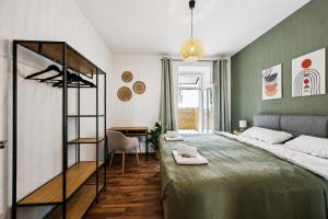 Gemütliches Apartment - hochwertiges Boxspringbett, privater Parkplatz, Terrasse, komplette Küche, WLAN, 40 Zoll HD TV