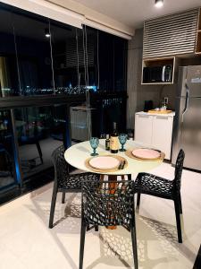 Studio na Av Esmeraldas com garagem
