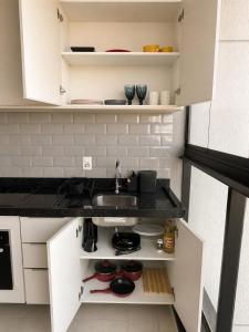 Studio na Av Esmeraldas com garagem