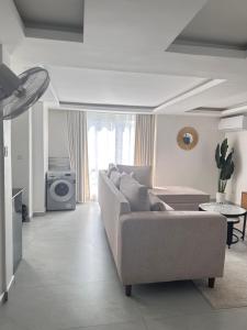 Executive 1BR Behind Citymall