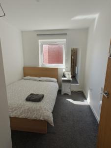 New Private Room in Shared 2 Bed Flat Delta Point