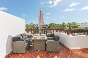 Casa Flores - Rooftop Sunset Terrace Apt, Pool View near Beaches