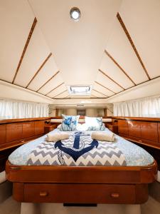 Captain Cangrejo Yacht