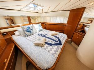 Captain Cangrejo Yacht