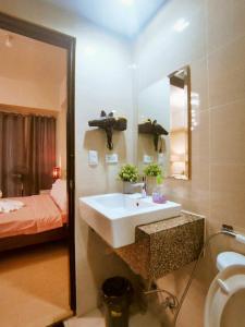 Newport City Urban Condotel Beside NAIA Terminal 3