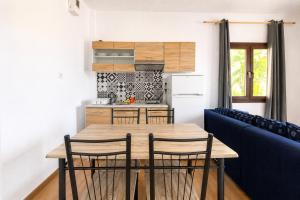 PROPERSTAY 105 - Seastep Flat Polychrono