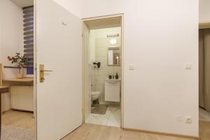 Centrally located Prater Studio with Air Condition