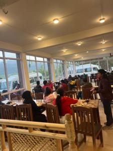 gulmarg peak view resort