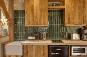 Luxury Woodland Retreat near Lyme Regis with outdoor copper bath tub