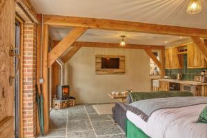 Luxury Woodland Retreat near Lyme Regis with outdoor copper bath tub