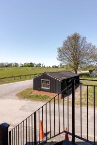 Scotland Lodge Farm, Stonehenge - The Stalls & The Stable Loft - Pets by agreement in the Stable Loft