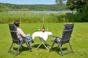 Ferienhaus am See auf großem Grundstück, Kaminofen
