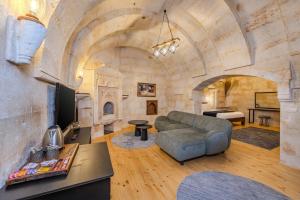 Stone House Cave Hotel